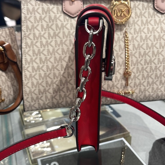 Michael Kors Carmen Small Logo Smartphone Crossbody Bag
Bright Red
NWT - Picture 5 of 16